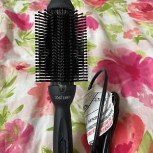 Jose Eber volumizing brush